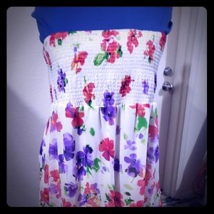 Sleeveless, white floral asymmetrical hem dress.